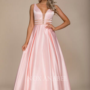 Sleeveless Long Prom V-Neckline Dress M130